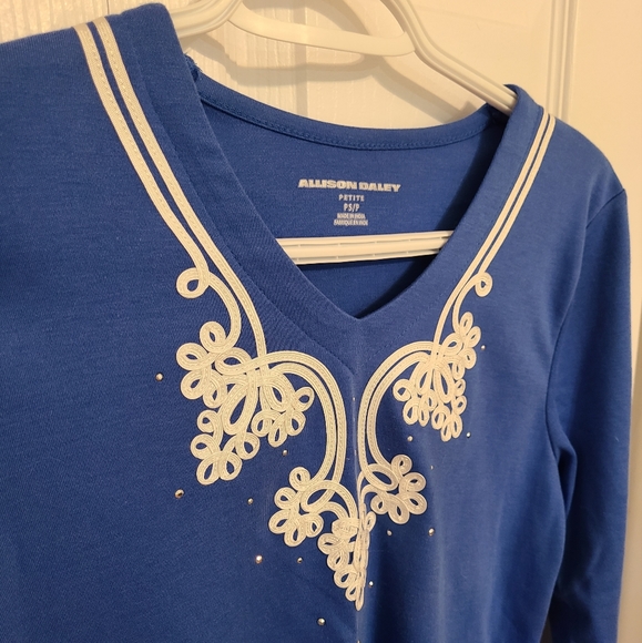 🌟4/$15 Allison Daley Blue and White Long Sleeve Top Size Small Petite - Picture 4 of 6
